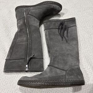 UGG Emerie Knee High Flat Boots Charcoal Gray Suede Tassel Charm  Sz 7